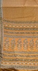 Semi Crepe Saree with Traditional Floral Border and Elegant Print - Image 4